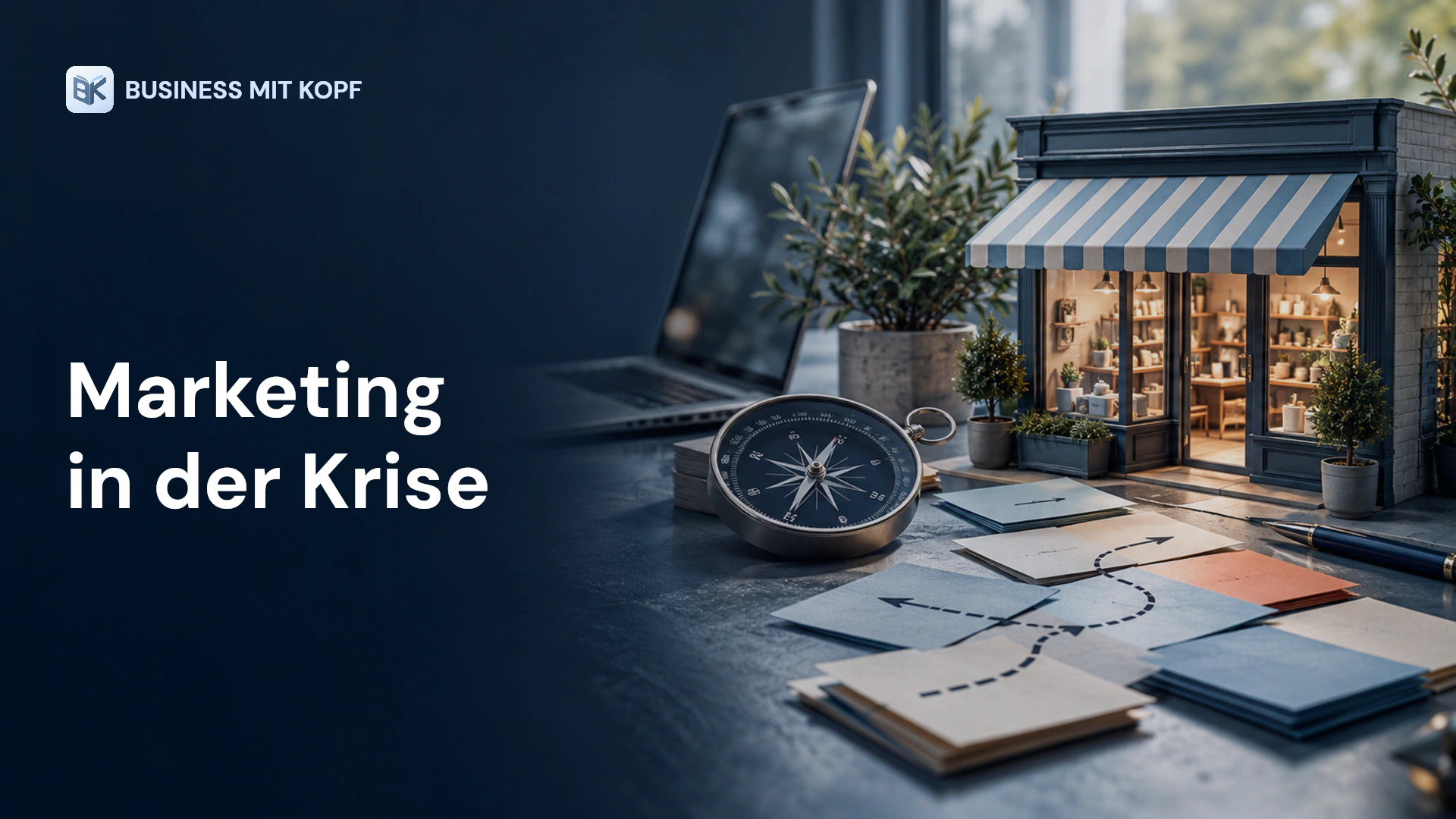 Geschäftsmodell, Laptop und neu geordnete Planungskarten. Titel: Marketing in der Krise.